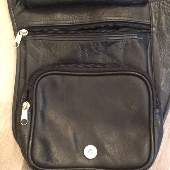 Handmade leather geometric crossbody bag - Picture 5 of 12